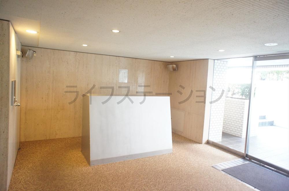 Entrance. Local (November 26, 2013) Shooting
