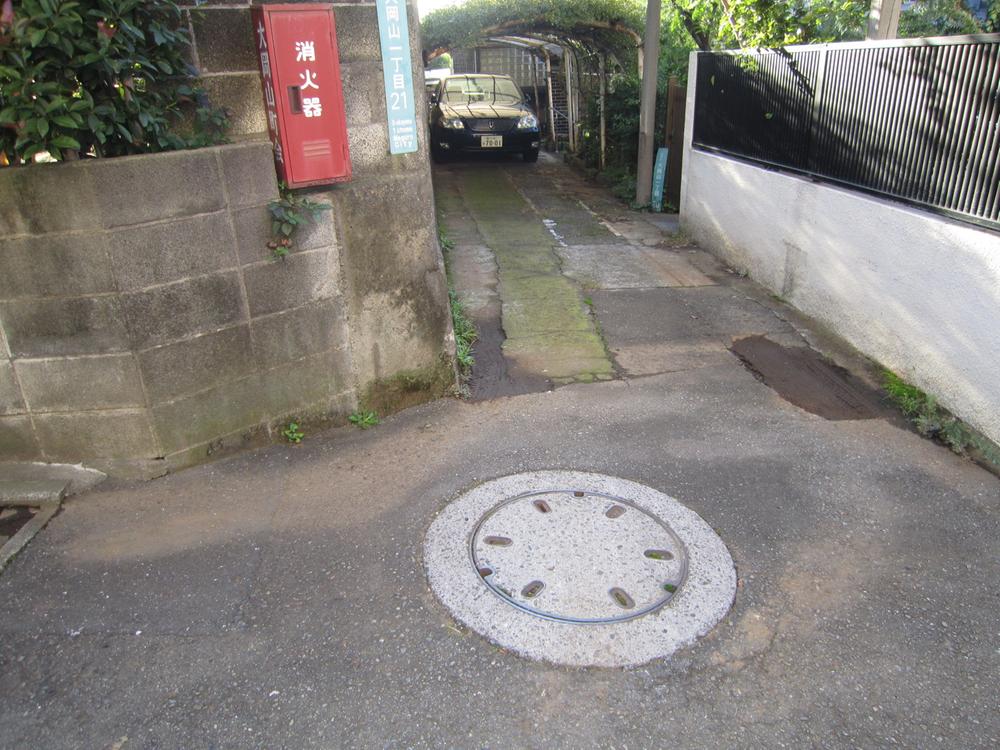 Local photos, including front road. Local (11 May 2013) Shooting