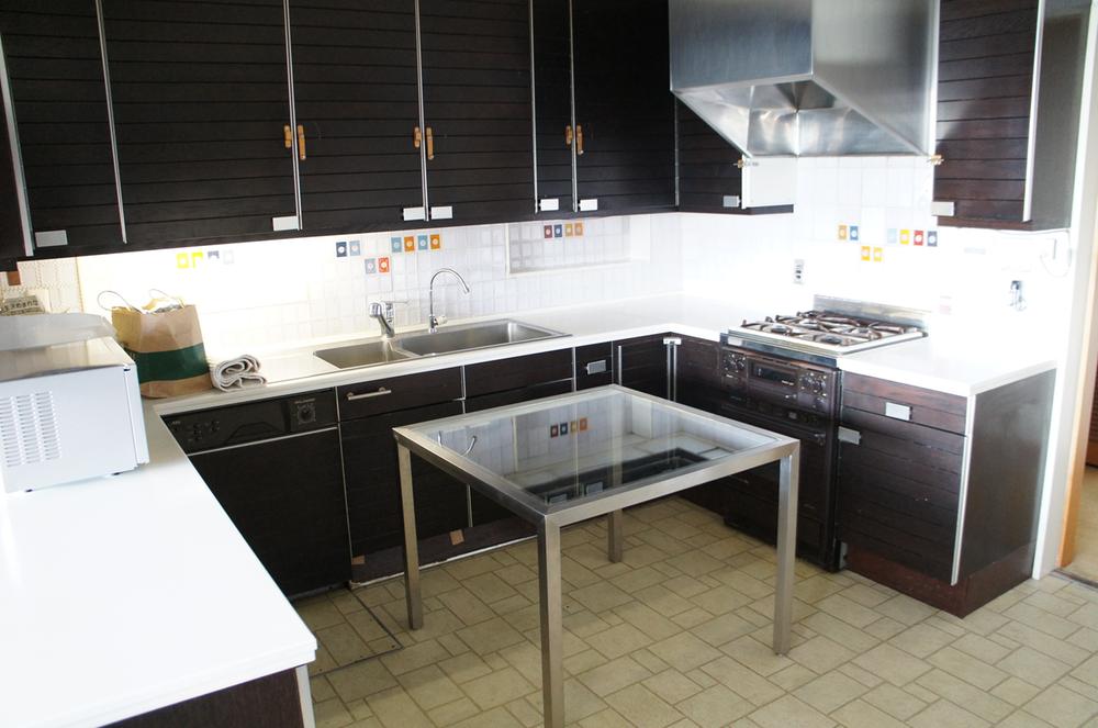 Kitchen. Local (11 May 2013) Shooting