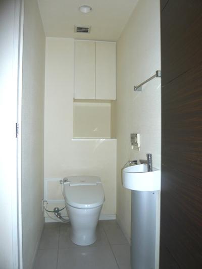 Toilet. Indoor (11 May 2013) Shooting