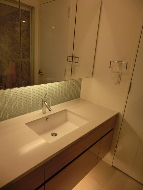 Wash basin, toilet. Indoor (February 2013) Shooting