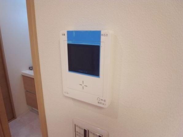 Entrance. TV with intercom