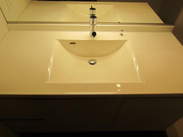 Wash basin, toilet. Indoor (12 May 2013) Shooting