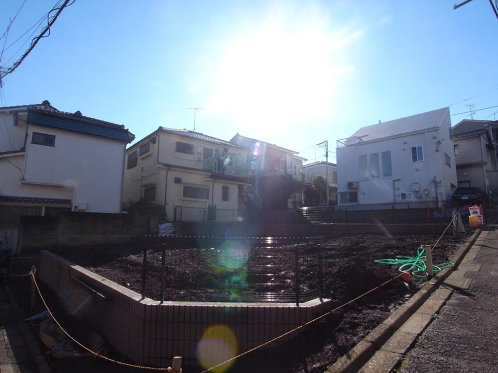 Local photos, including front road. Local (12 May 2013) Shooting