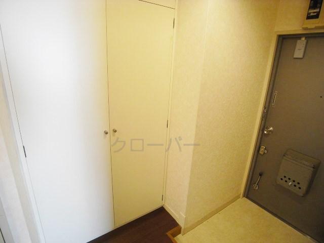 Entrance. Entrance ・ Shoe box
