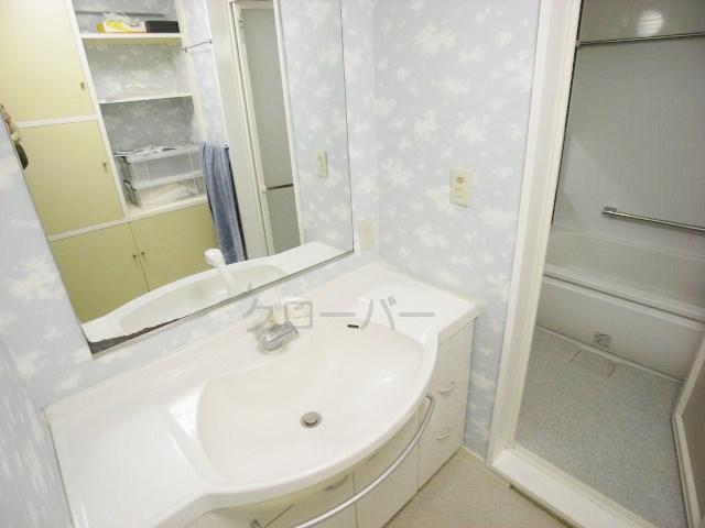 Wash basin, toilet