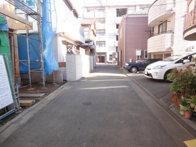 Local photos, including front road. Local (12 May 2013) Shooting