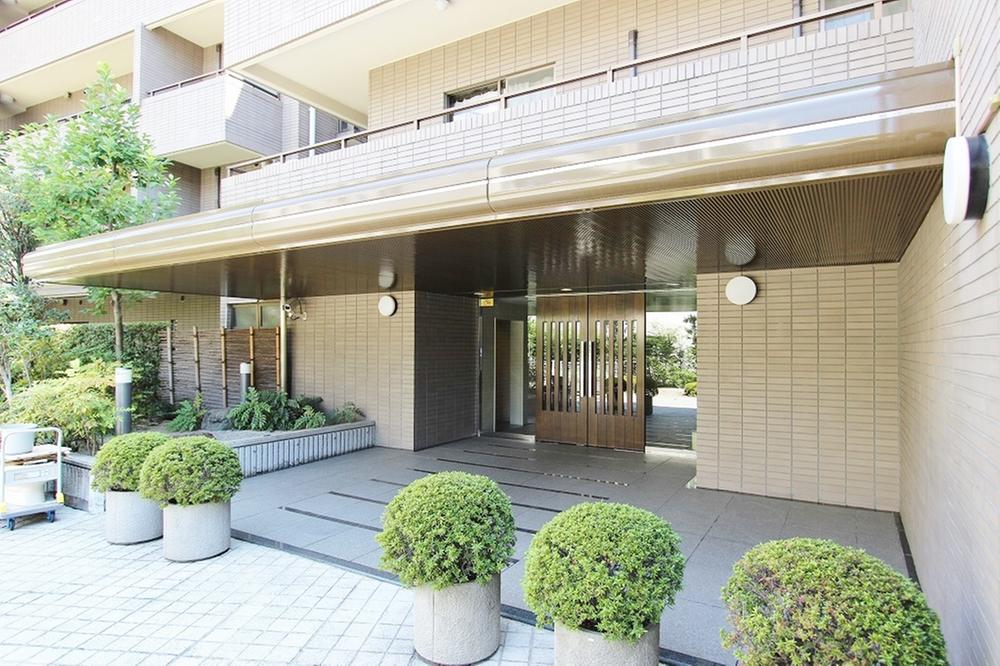 Entrance. Yamanote Line, Tokyu Meguro line is available!