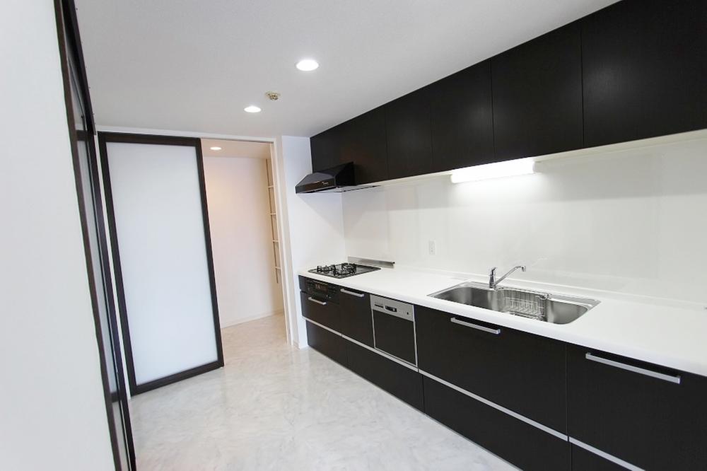 Kitchen. It is also a kitchen that you can enter and exit from the hallway from the living room