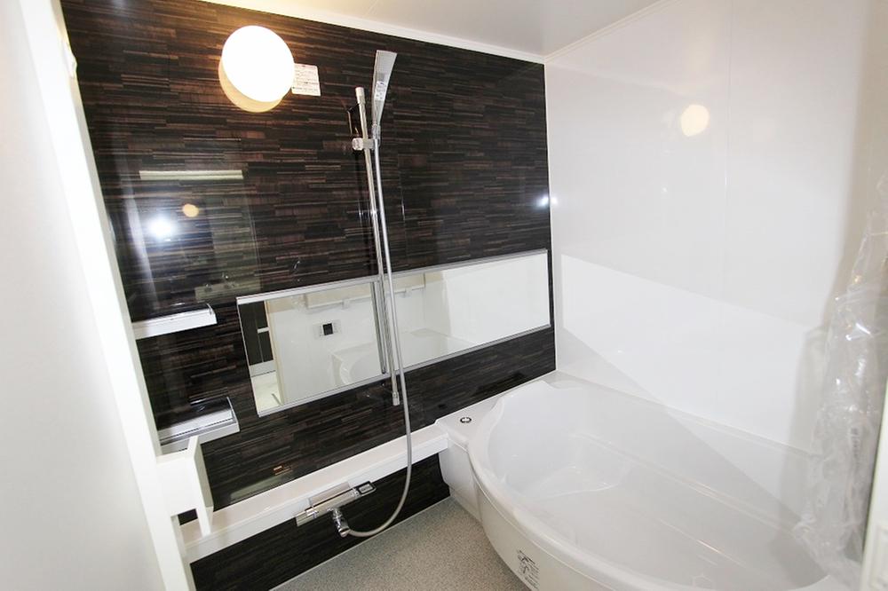 Bathroom. Stylish bathroom with a wide mirror