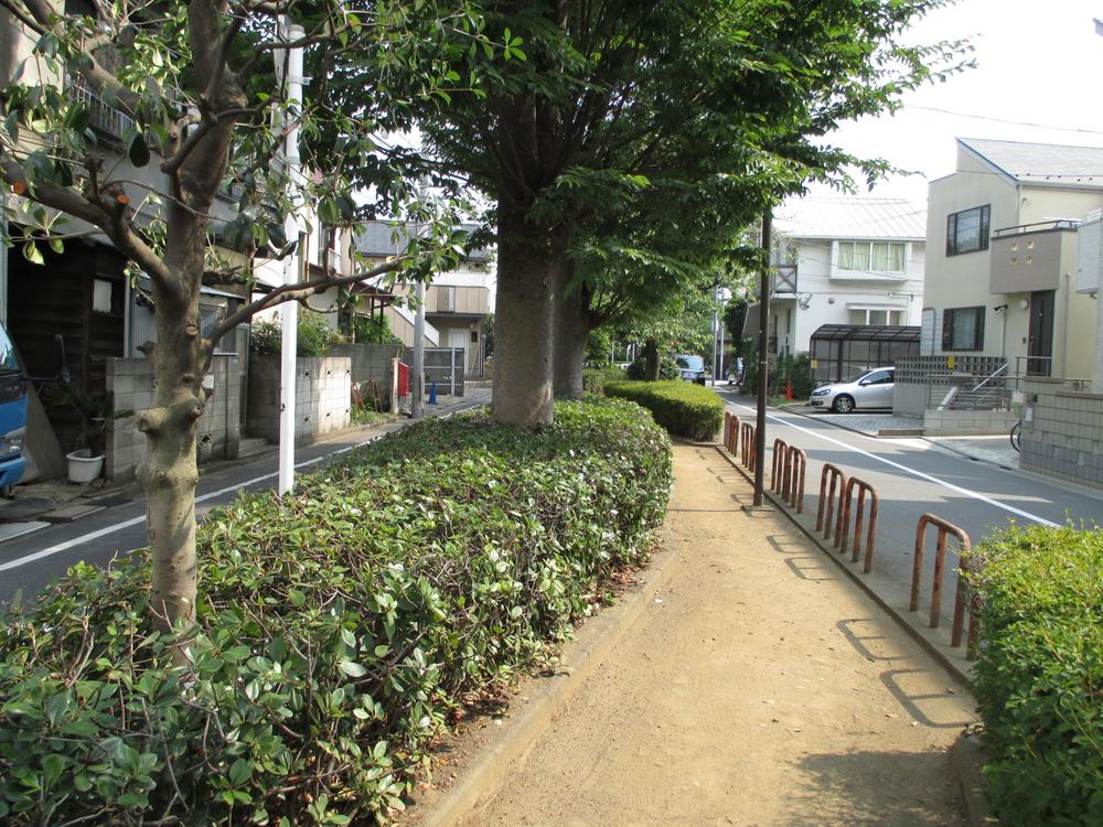 Other local. Walk to the green road 1 minute ~ August 2013 shooting ~