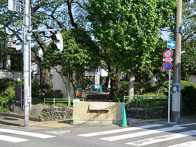 park. 呑川 Kakinokizaka tributary 241m until the green road