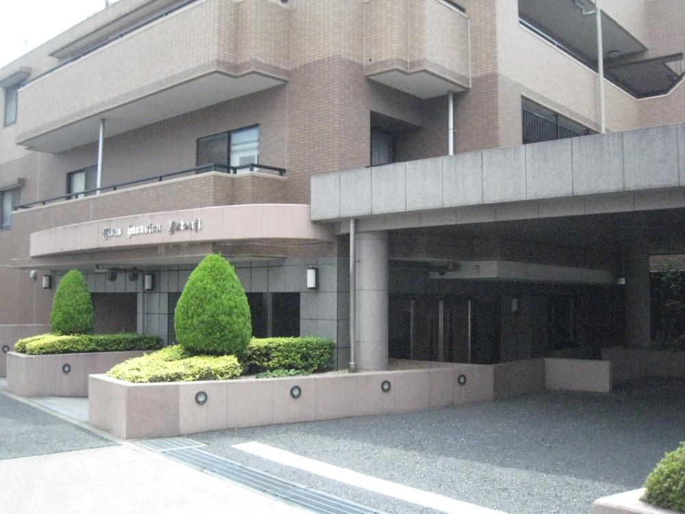 Entrance. Common areas