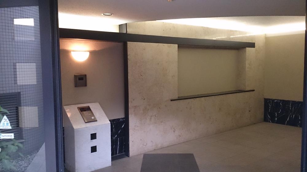 Entrance. Common areas