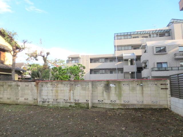 Other local. Southeast side adjacent land garden, For parking, Is missing.