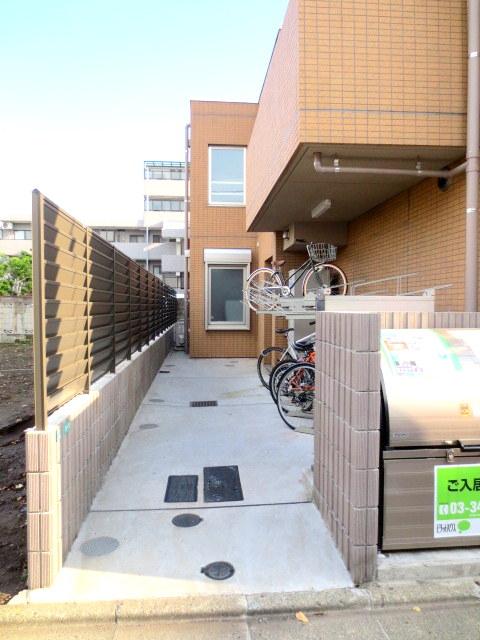 Other local. For the A compartment southwest side apartment passage, There is a distance between the adjacent land.