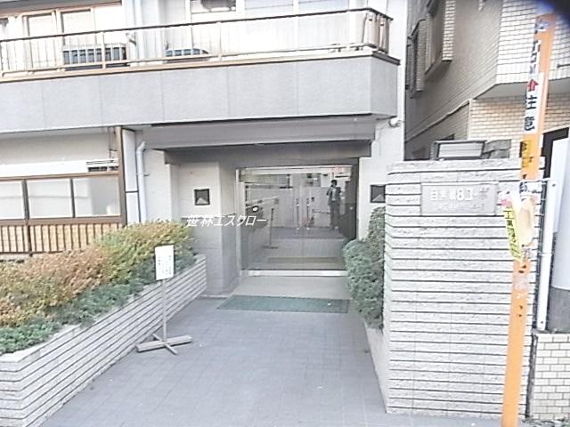 Entrance. Common areas