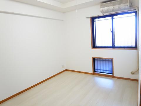 Non-living room. Air conditioning is equipped