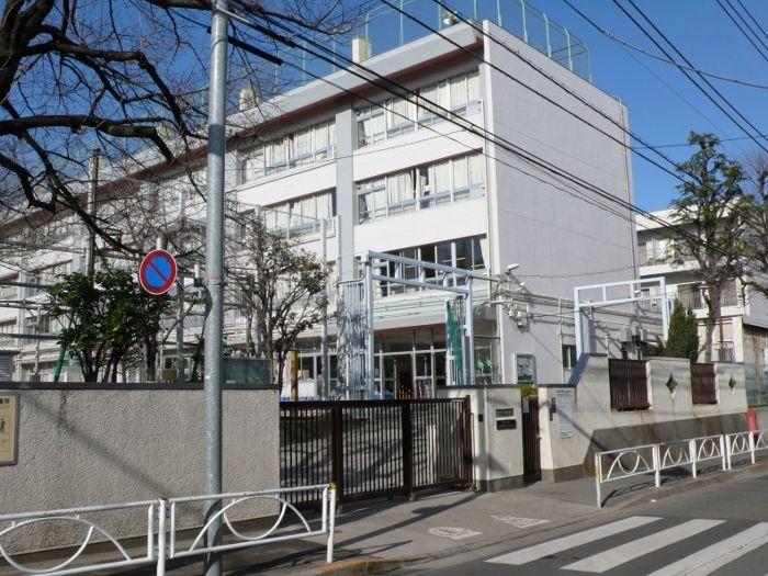 Primary school. Higashine until elementary school 850m