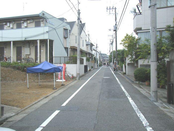 Local photos, including front road. July 2013 shooting