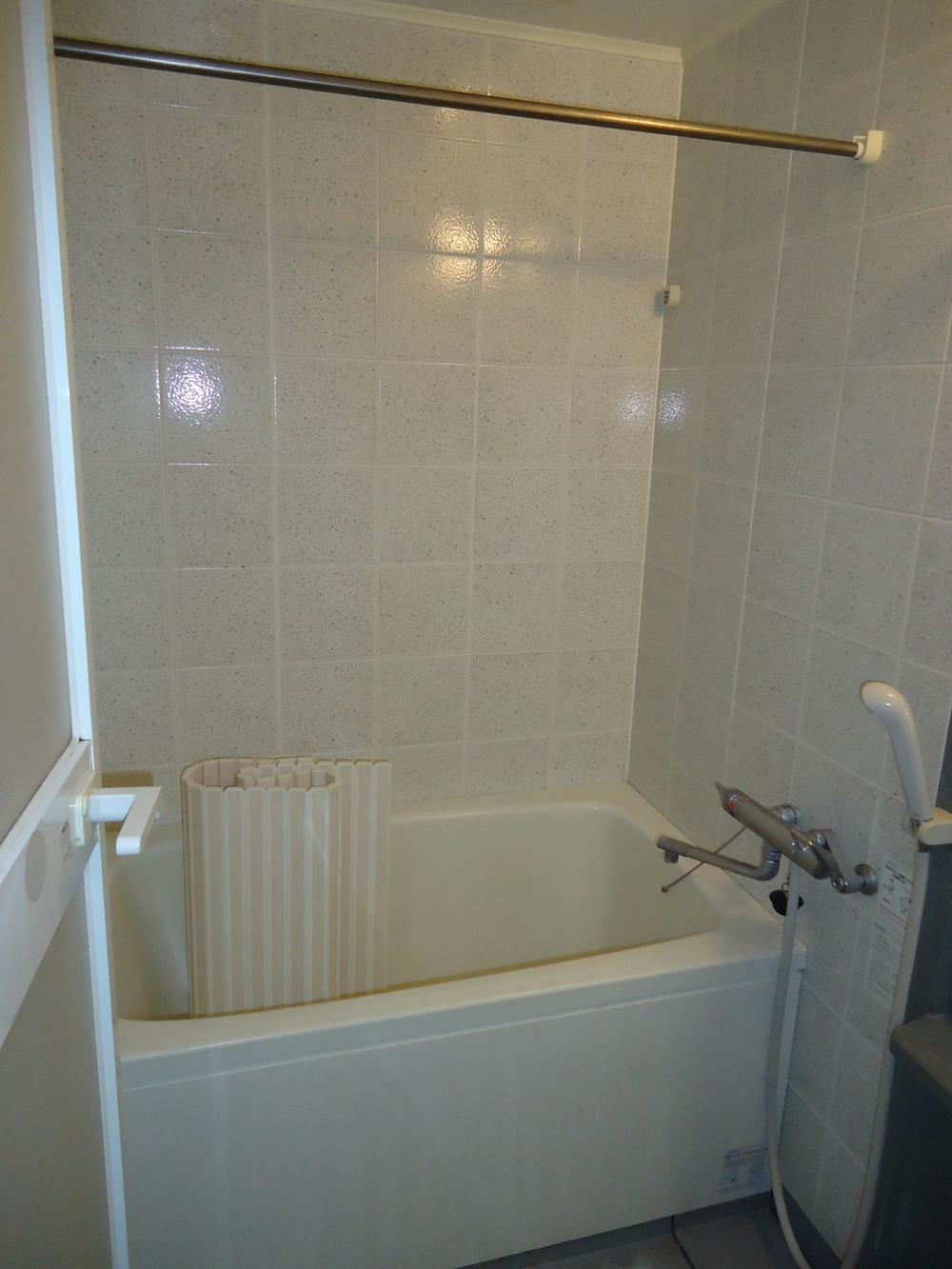 Bathroom. Indoor (11 May 2013) Shooting