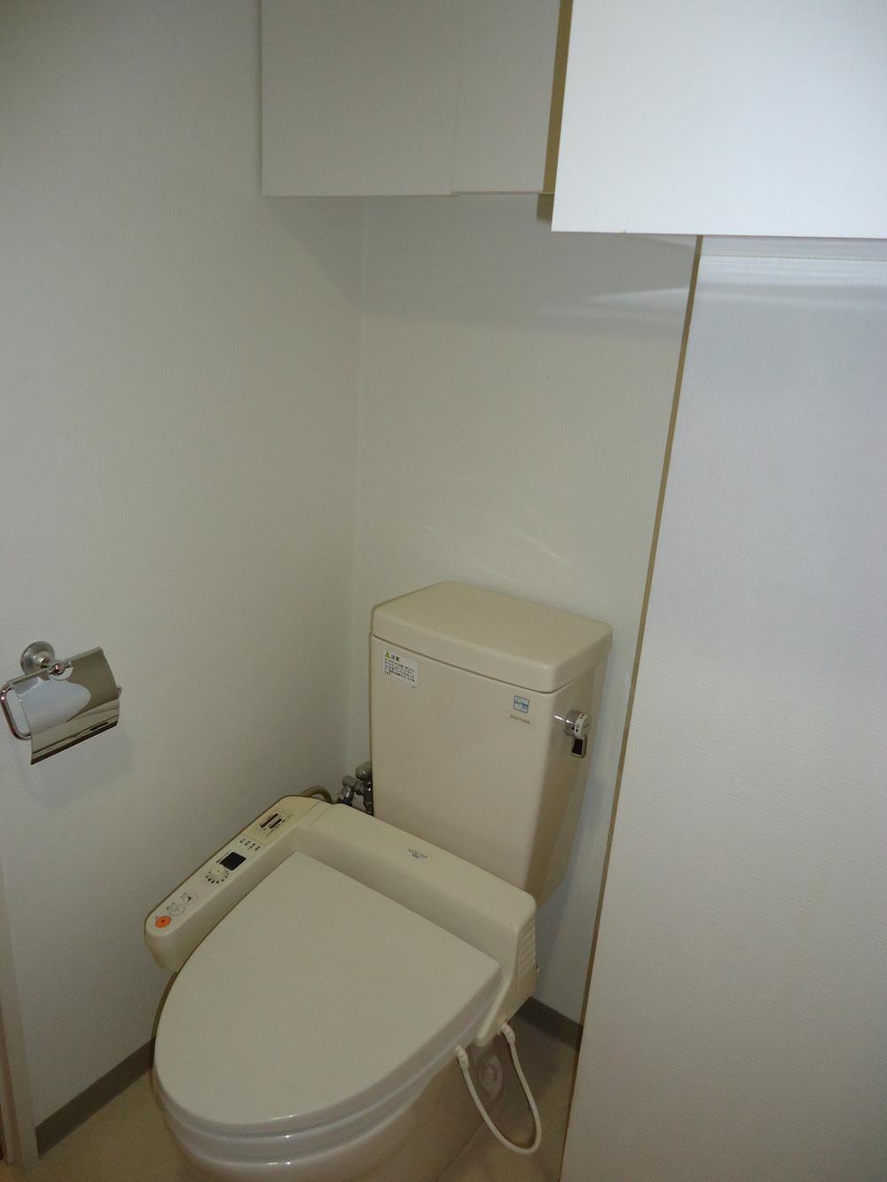 Toilet. Indoor (11 May 2013) Shooting
