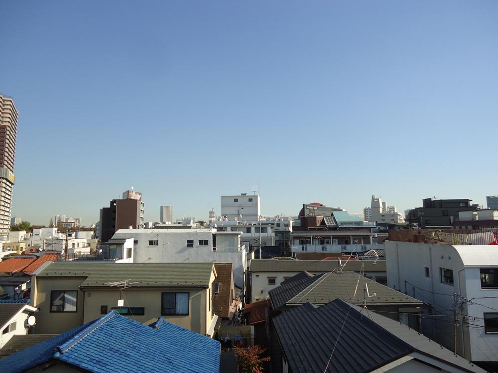 View photos from the dwelling unit. View from the site (November 2013) Shooting