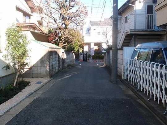 Local land photo. Frontal road