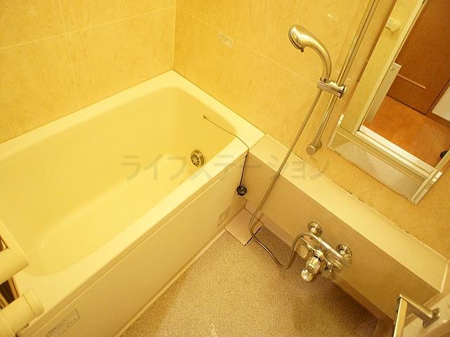Bathroom. Local (December 6, 2013) Shooting
