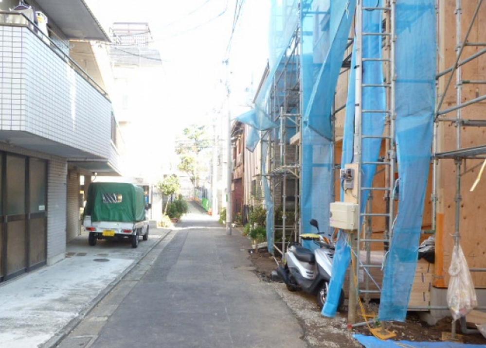 Local photos, including front road. Local (11 May 2013) Shooting