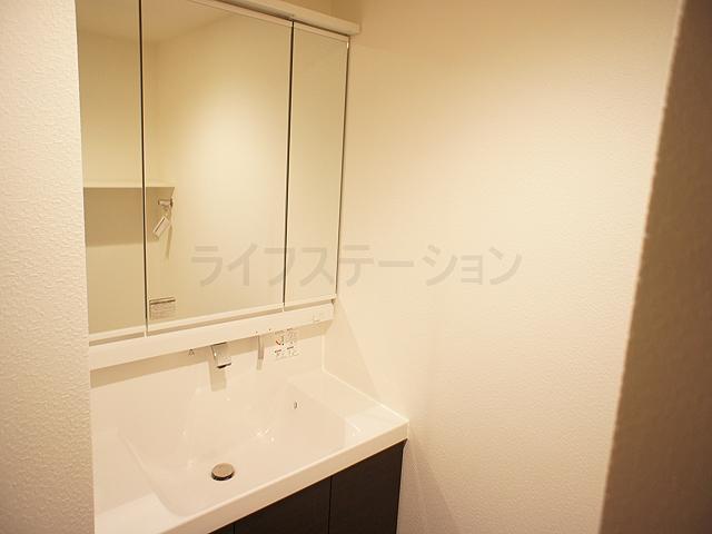 Wash basin, toilet. Indoor (11 May 2013) Shooting