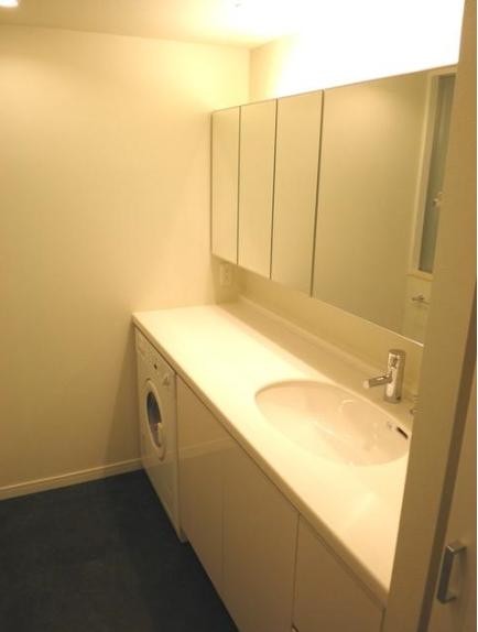 Wash basin, toilet
