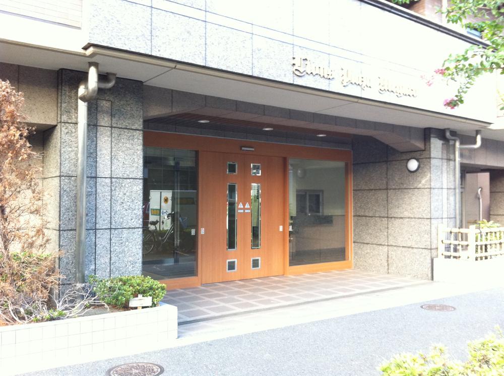Entrance. Common areas