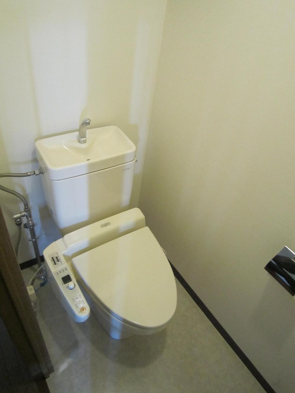 Toilet. Toilet (November 2013) Shooting