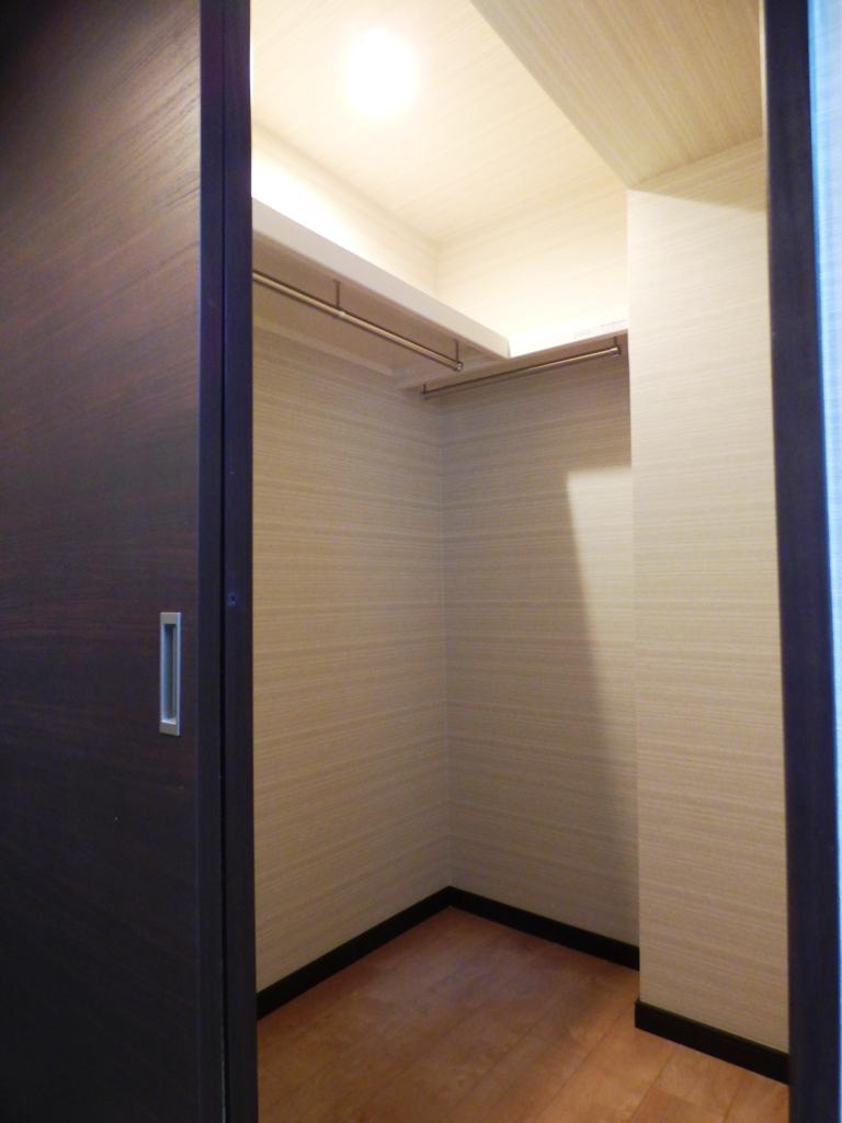 Receipt. Walk-in closet