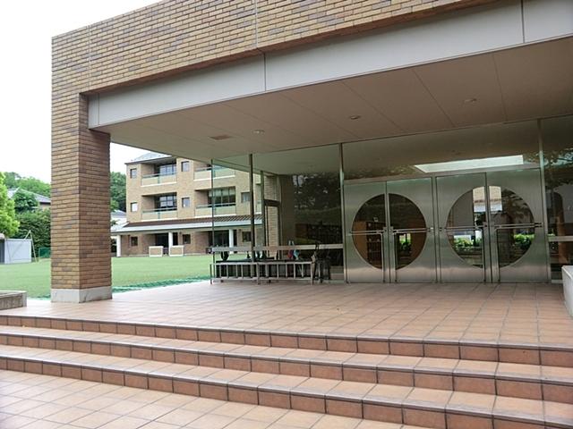 Primary school. 771m to private Meguro Seibigakuen elementary school