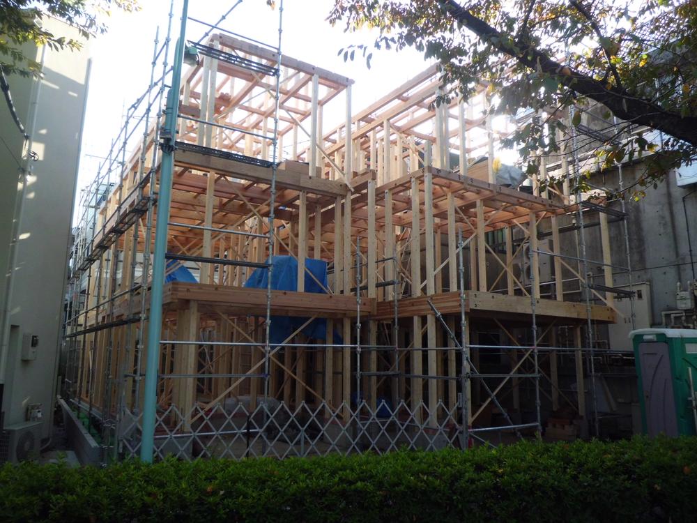 Local appearance photo. Local (11 May 2013) Shooting