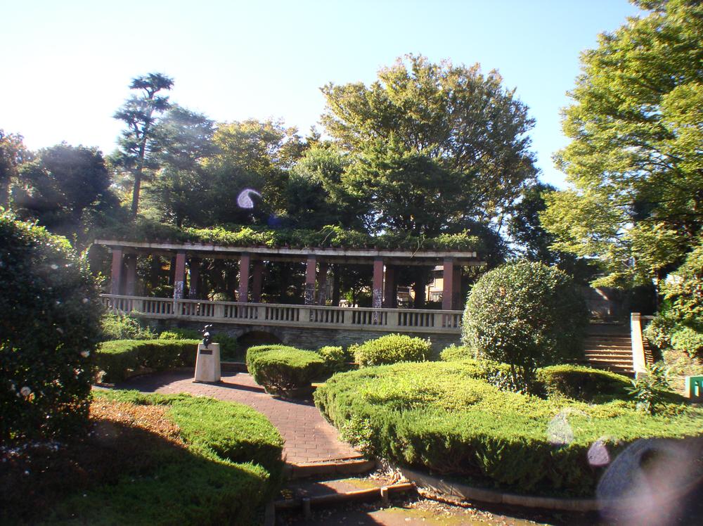 park. 220m to quilt the town park