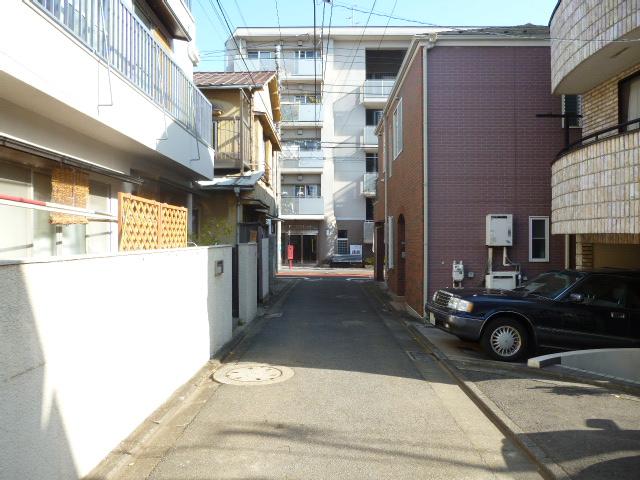 Local photos, including front road. Local (11 May 2013) Shooting