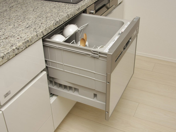 Kitchen.  [Dish washing and drying machine] Dish washing and drying machine to reduce the burden of housework. And out of the dish without taking the place also is easy, built-drawer type.  ※ 1DK ・ Except 1LDK type