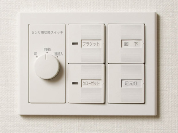Other.  [Lighting with motion sensors] At the door, Automatic lighting by sensing the sign of life ・ We established the lighting with motion sensors that automatically turn off.