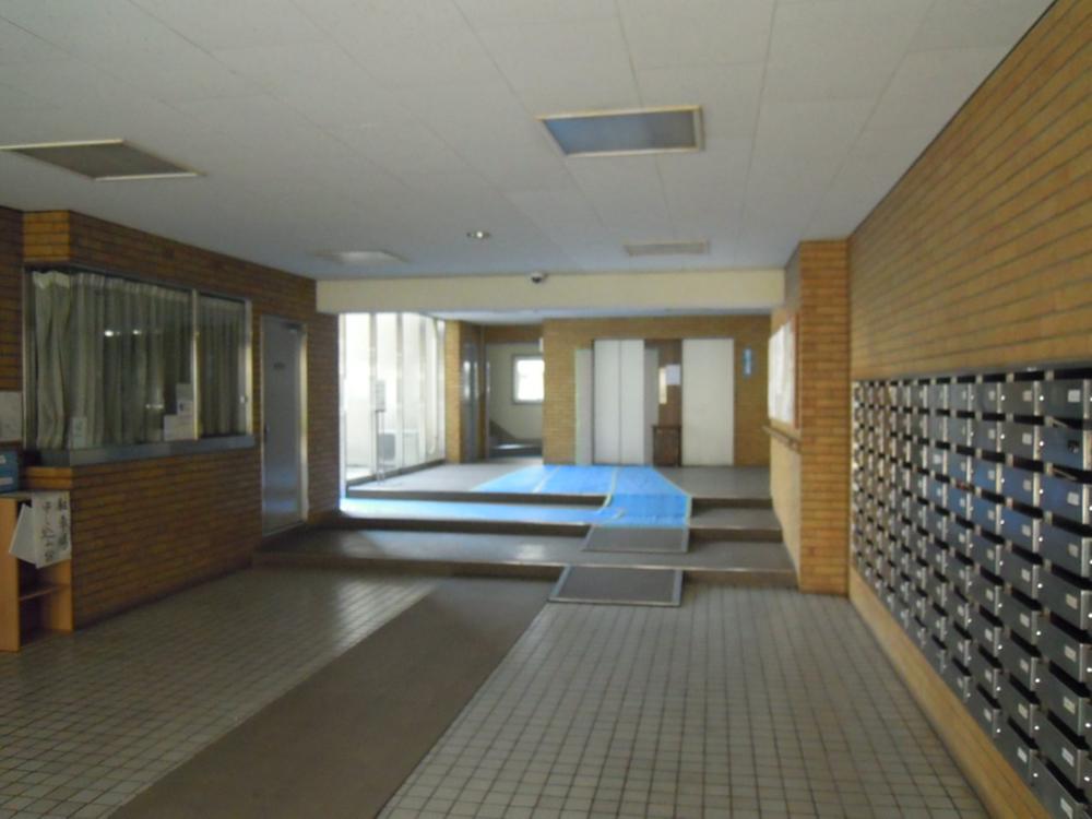 Entrance. Good entrance hall of the administrative state