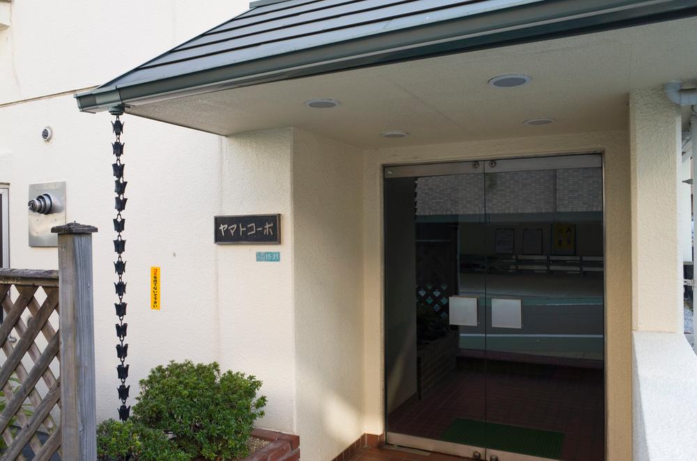 Entrance. Common areas