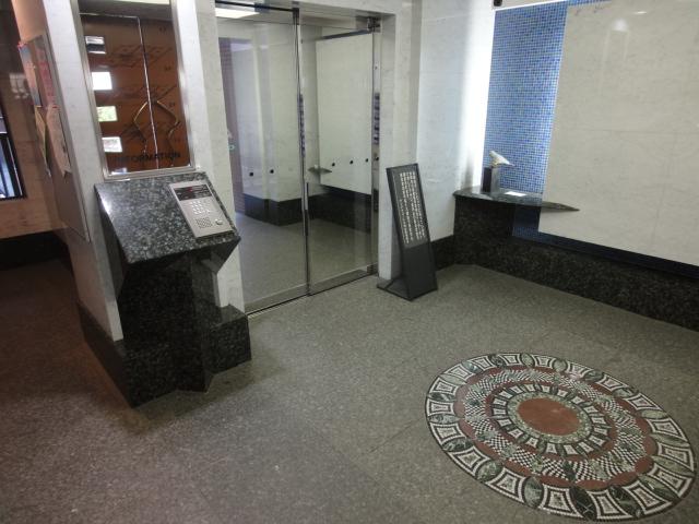 Entrance. Common areas