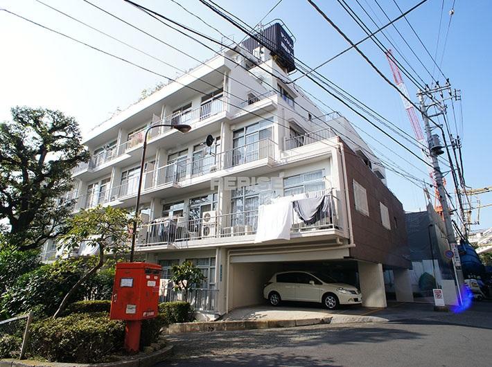 Local appearance photo. This apartment is located in a quiet residential area