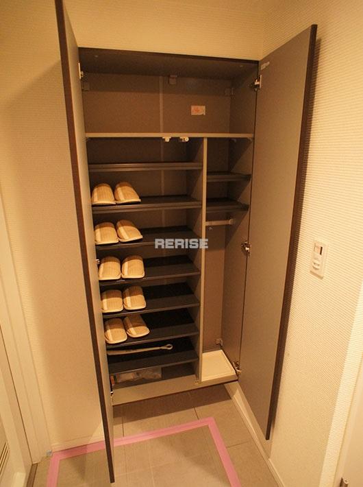 Receipt. Shoe box