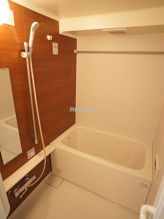 Bathroom. Yes Reheating function