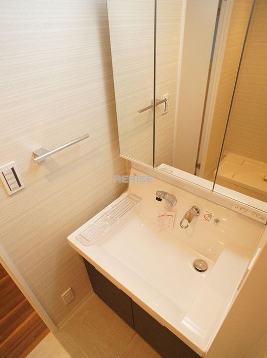 Wash basin, toilet. With stretching freely of the shower head