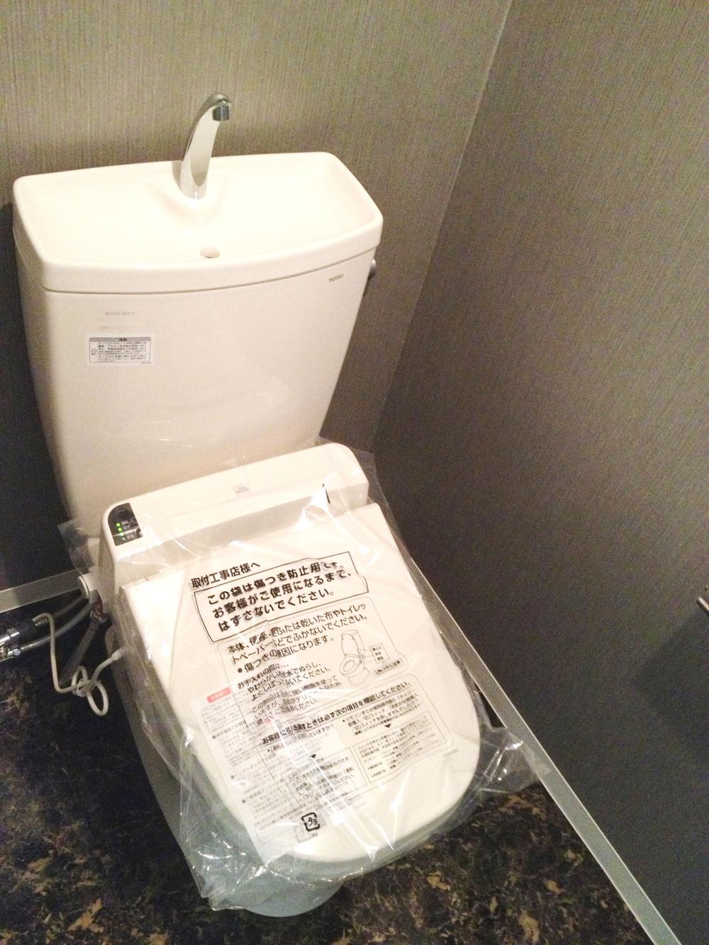 Toilet. Indoor (10 May 2013) Shooting