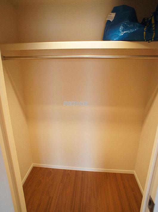 Receipt. Walk-in closet